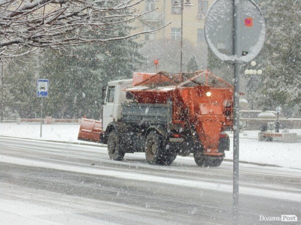 Луцьк засипає снігом. ФОТО