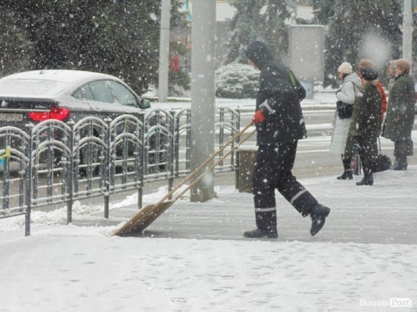 Луцьк засипає снігом. ФОТО