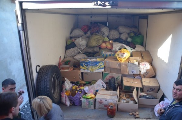 Волинські волонтери  відправили бійцям фуру допомоги. ФОТО