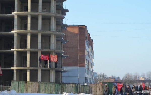 Луцький довгобуд: вкладники волають про допомогу і пишуть листа найбагатшим українцям. ФОТО