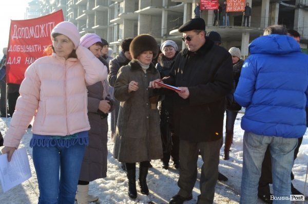 Луцький довгобуд: вкладники волають про допомогу і пишуть листа найбагатшим українцям. ФОТО