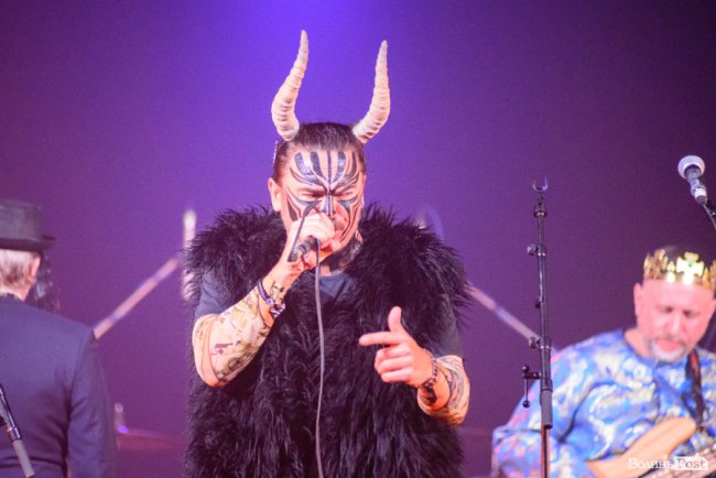 Гурт «Танок на Майдані Конґо» приїхав у Луцьк із вертепом. ФОТО