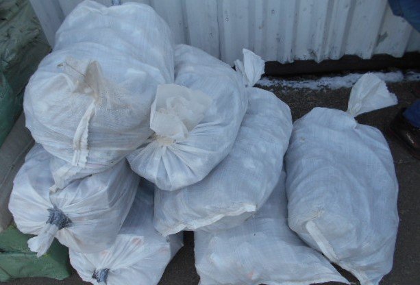 Через Волинь намагалися незаконно ввезти в Україну запчастини до автомобілів та горіхи. ФОТО