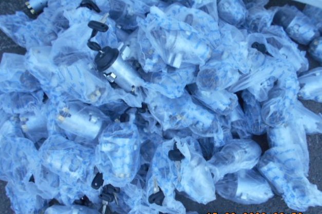 Через Волинь намагалися незаконно ввезти в Україну запчастини до автомобілів та горіхи. ФОТО