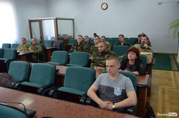 У Луцькій міській раді нагородили айдарівців. ФОТО