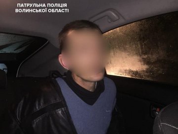 Дістав зі шкарпетки ніж і встромив в шию жертві: судили зека через різанину біля смітників у Луцьку