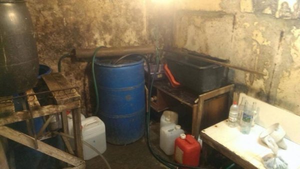 Лучани підпільно виготовляли алкоголь. ФОТО