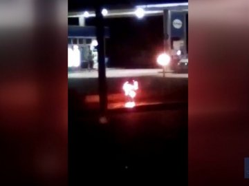 У Володимирі біля АЗС вночі горіли електрокабелі. ВІДЕО