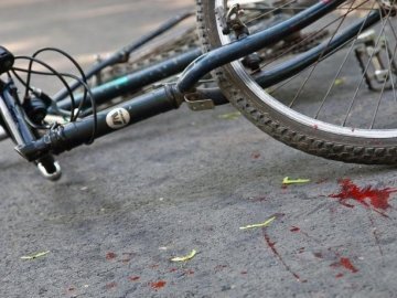 У Жидичині бус на смерть збив велосипедиста: просять опізнати загиблого