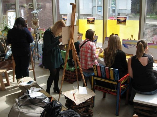 У Луцьку вчилися малювати за дві години. ФОТО