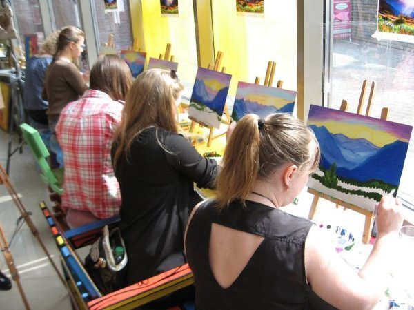 У Луцьку вчилися малювати за дві години. ФОТО