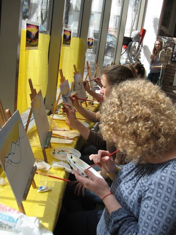 У Луцьку вчилися малювати за дві години. ФОТО