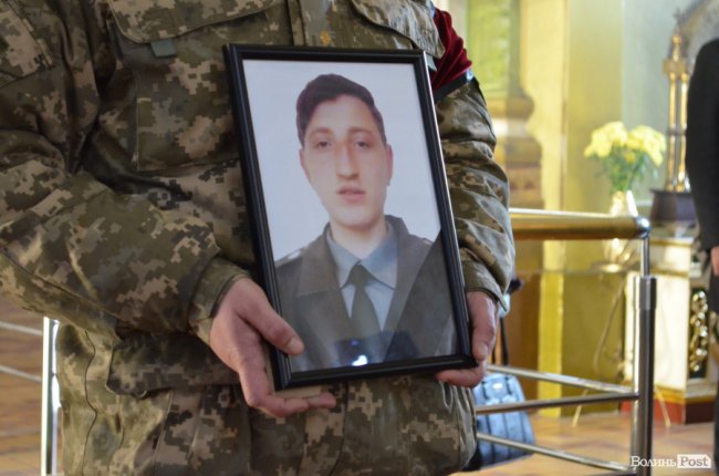 Загинув у день народження: Луцьк попрощався з воїном Віктором Лахаєм. ФОТОРЕПОРТАЖ