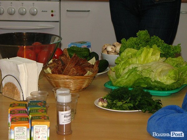 Як луцькі мами вчилися готувати йогурт. ФОТО