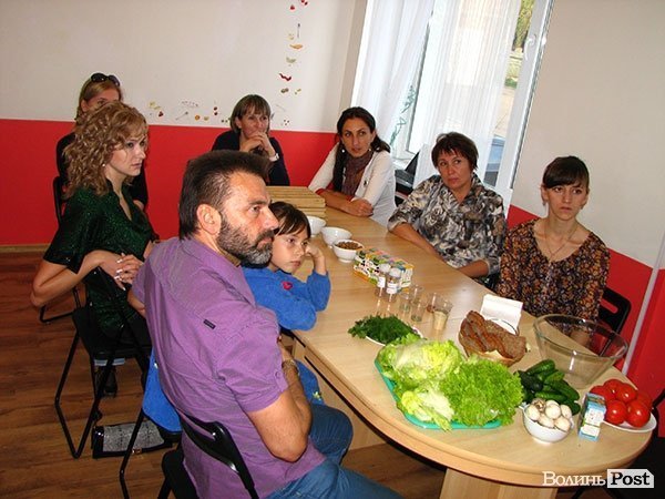 Як луцькі мами вчилися готувати йогурт. ФОТО