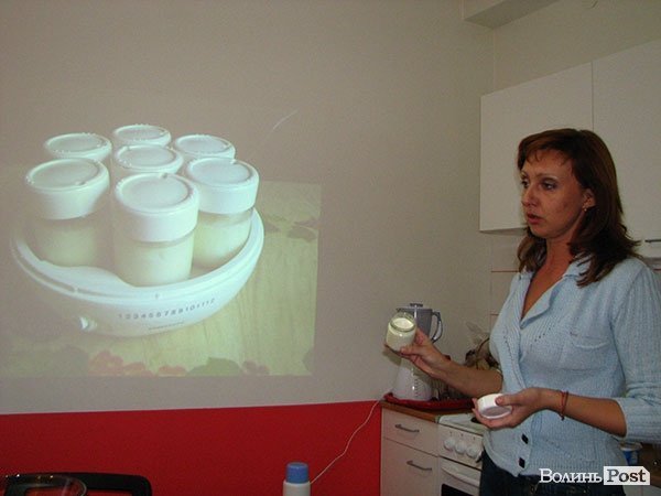 Як луцькі мами вчилися готувати йогурт. ФОТО