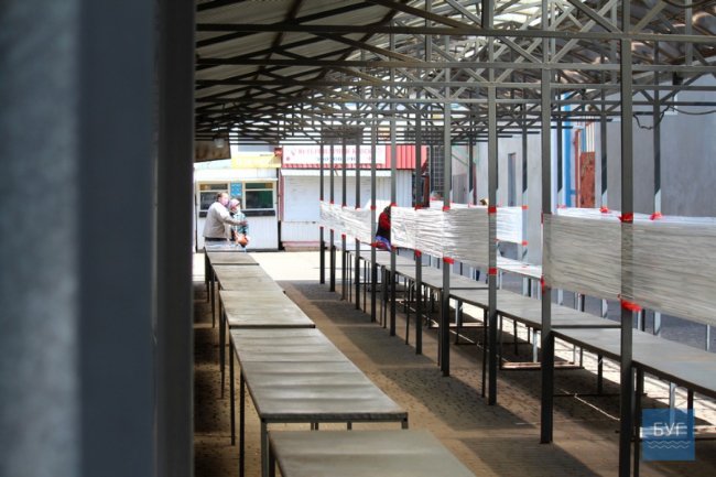 У Нововолинську запрацював ринок: чи дотримуються карантинних обмежень продавці та покупці. ФОТО