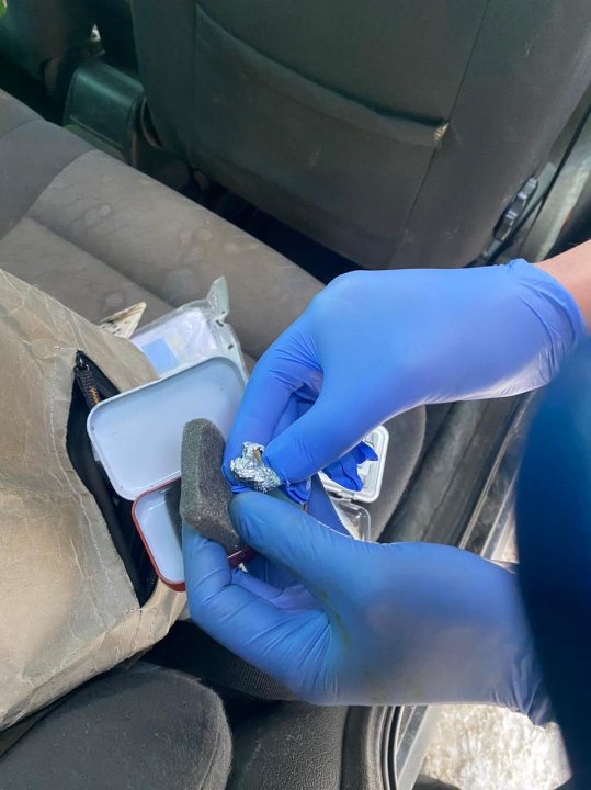 Через волинський кордон їхала жінка з наркотиками у коробці з-під цукерок. ФОТО