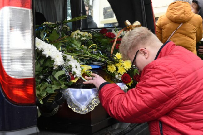 У Луцьку попрощались із загиблим воїном. ФОТО 