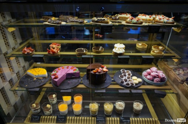 У Луцьку відкрилася кав'ярня, де можна поспостерігати за процесом випікання хліба. ФОТО