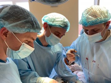 Волинські лікарі врятували ногу чоловіка від ампутації 