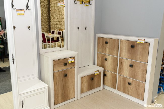 У Новий рік – із новими меблями: у луцькому торговому центрі «Нова Маркет» – знижки на столи і дивани. ФОТО*