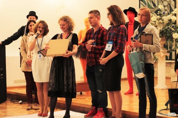 «Мандрівний вішак» у Луцьку епатував, дивував та змушував задуматись. ФОТО