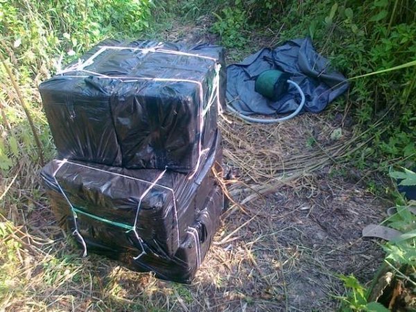 На Волині виявили 12 ящиків контрабандних сигарет. ФОТО