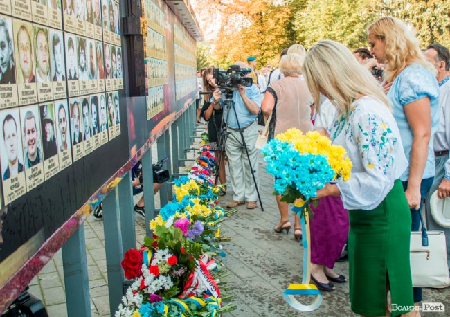У Луцьку вшанували пам'ять загиблих воїнів АТО. ФОТО