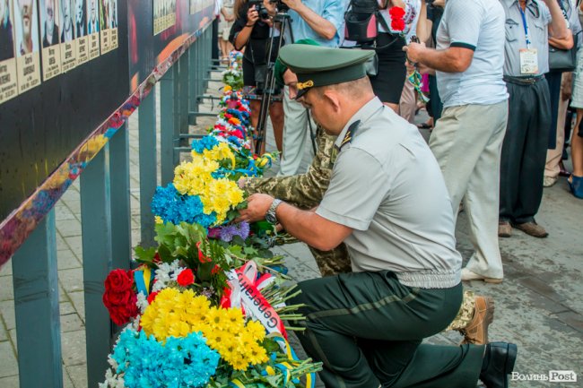 У Луцьку вшанували пам'ять загиблих воїнів АТО. ФОТО