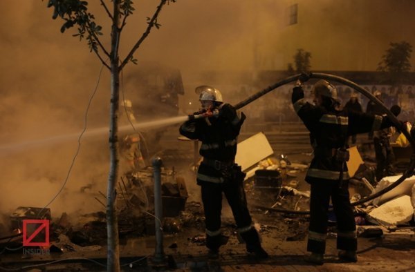 На Майдані горіла барикада. ФОТО