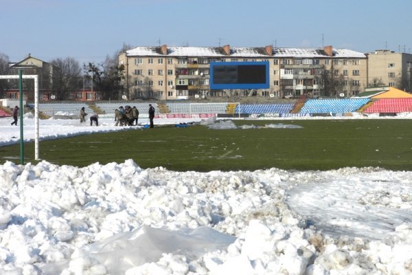 Луцький стадіон готують до приїзду «Динамо» з Києва. ФОТО