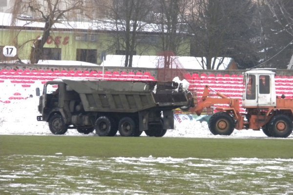 Луцький стадіон готують до приїзду «Динамо» з Києва. ФОТО