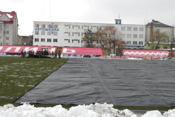 Луцький стадіон готують до приїзду «Динамо» з Києва. ФОТО