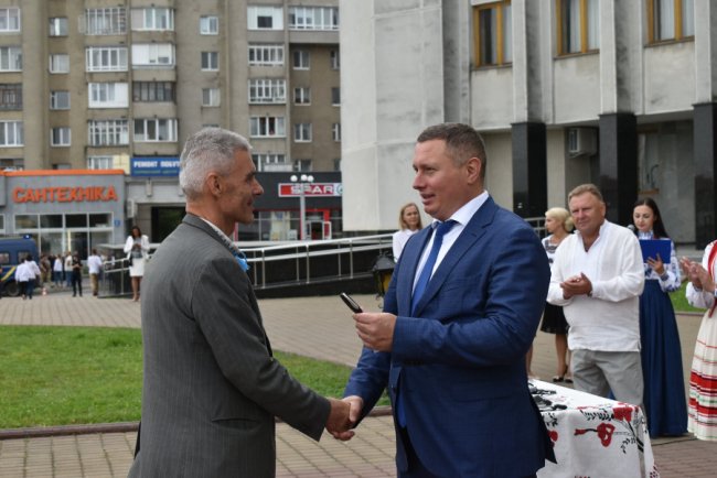 Сільські амбулаторії на Волині одержали нові автівки. ФОТО