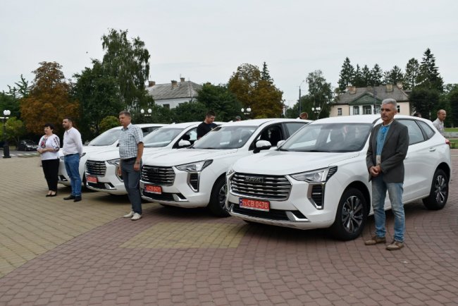 Сільські амбулаторії на Волині одержали нові автівки. ФОТО