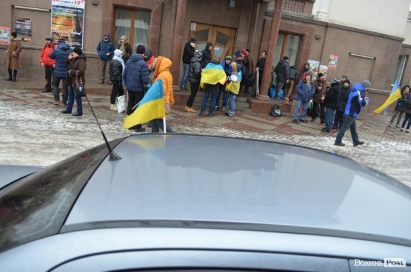 У Луцьку дві сотні людей готуються їхати на Київ. ФОТО