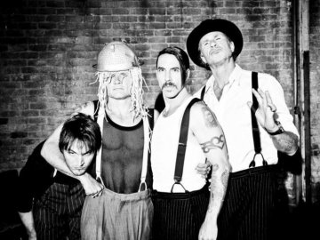 На «Олімпійському» перший концерт в Україні відіграли Red Hot Chili Peppers. ВІДЕО