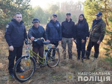 У лісі знайшли 81-річного волинянина, який поїхав з дому на велосипеді та зник