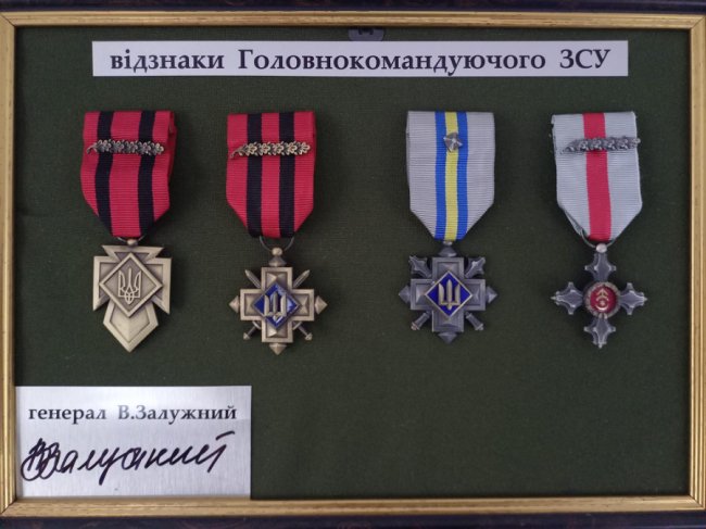 Прапор із підписом Залужного: луцький музей поповнився новими експонатами