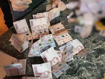 Шантажували людей на десятки тисяч гривень: у Луцьку затримали групу вимагачів