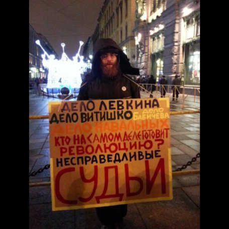 Мітинг у Москві розігнали, люди виходять в інших містах Росії. ФОТО