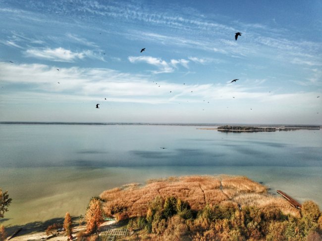 Волинянин поділився вражаючими світлинами озера Світязь