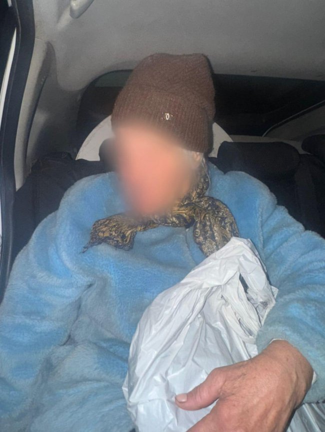 На Волині поліцейські доставили додому бабусю, в якої не було грошей на дорогу