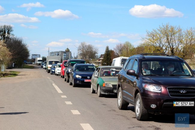 Як працюють контрольно-пропускні пункти на в’їздах до Нововолинська. ФОТО. ВІДЕО