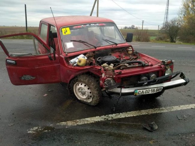 На трасі Рівне-Володимир-Волинський зіткнулися дві автівки: троє постраждалих. ФОТО