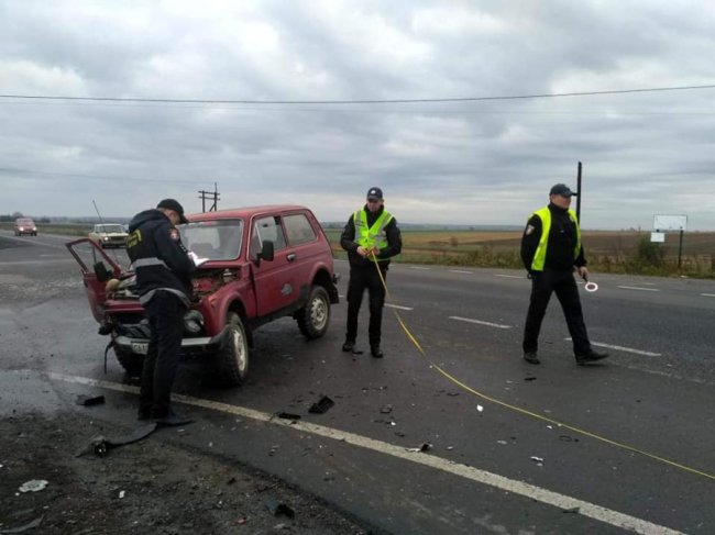 На трасі Рівне-Володимир-Волинський зіткнулися дві автівки: троє постраждалих. ФОТО