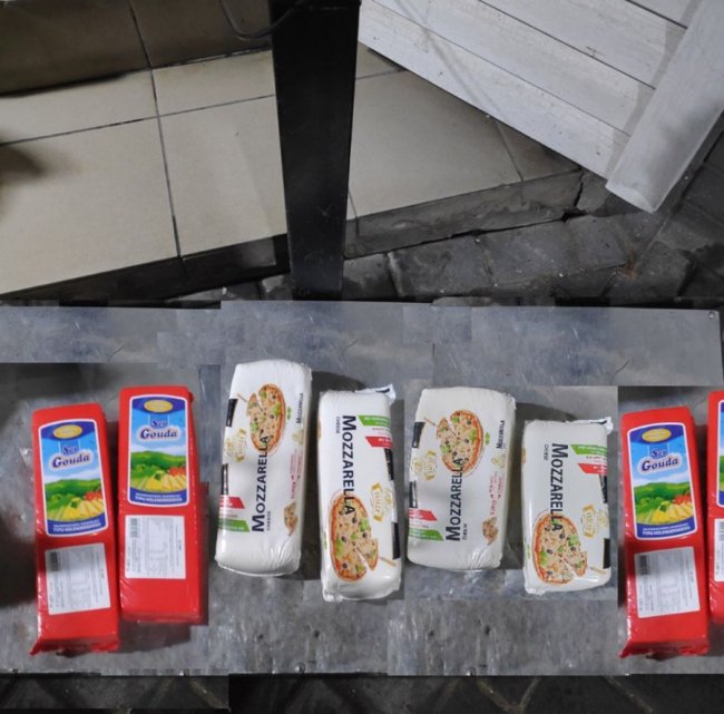 Волинські митники затримали автомобіль, який перевозив з Польщі незаконний сир. ФОТО