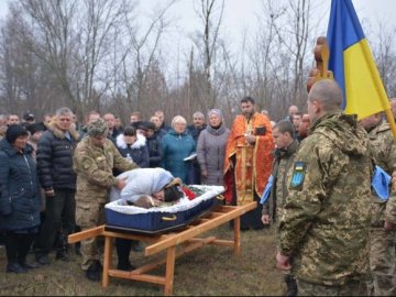 На Київщині провели в останню путь воїна волинської бригади. ФОТО
