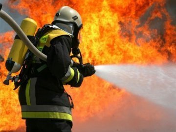 Масштабна пожежа сталася на території агропідприємства в Чернігівській області